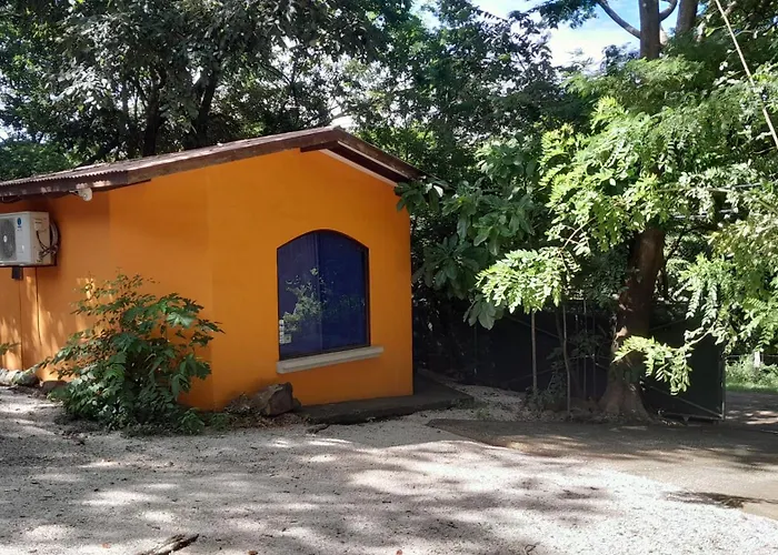 Cabinas La Playa Hotel