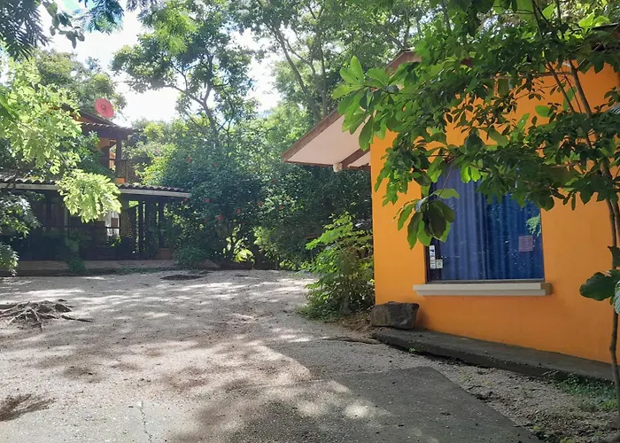 Cabinas La Playa 3*