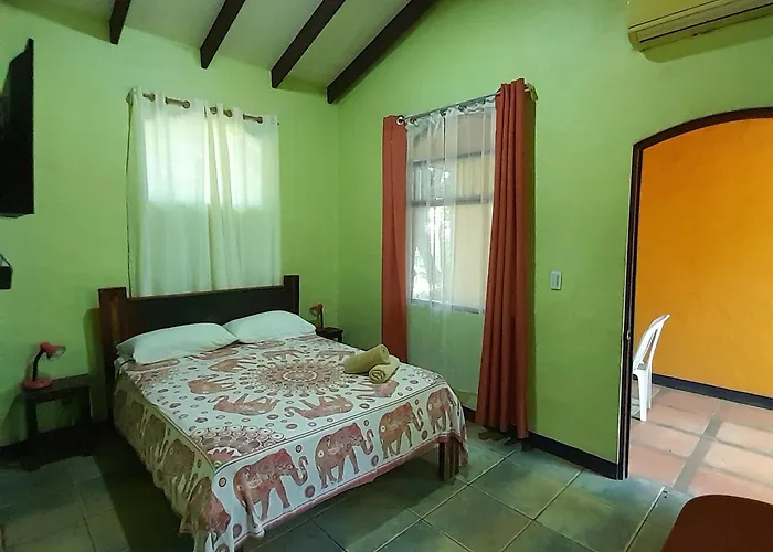 Cabinas La Playa Hotel 3*