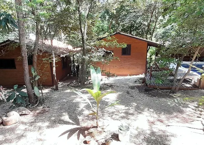Cabinas La Playa Hotel 3*