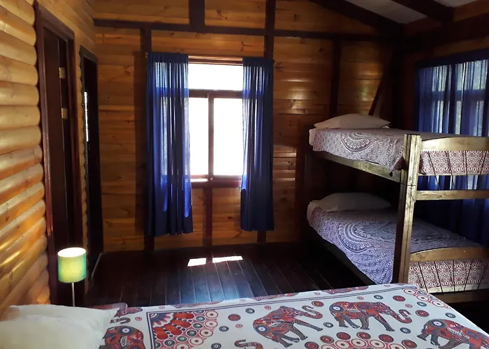 Cabinas La Playa 3*