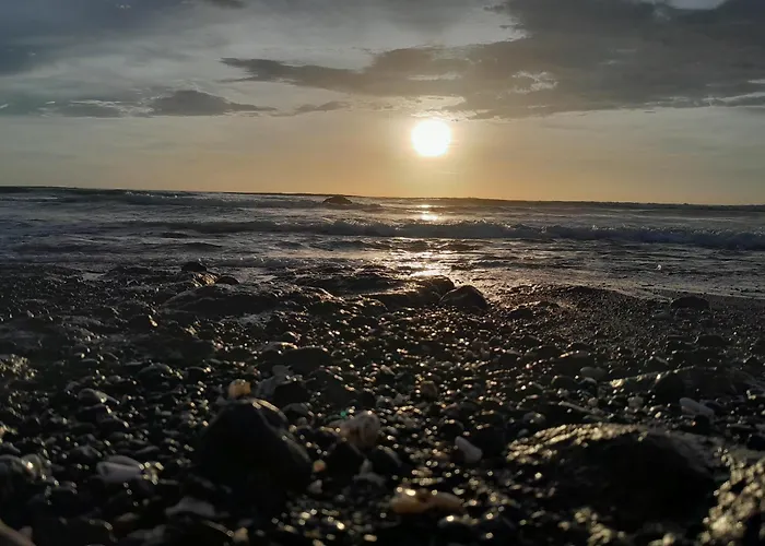 Cabinas La Playa 3*