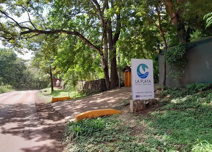 Cabinas La Playa 3*